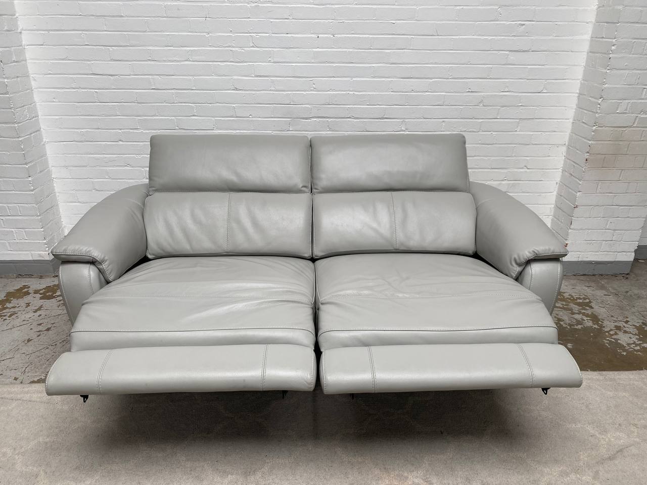 World of Leather Naomi Power Recliner 3 Seater Sofa.