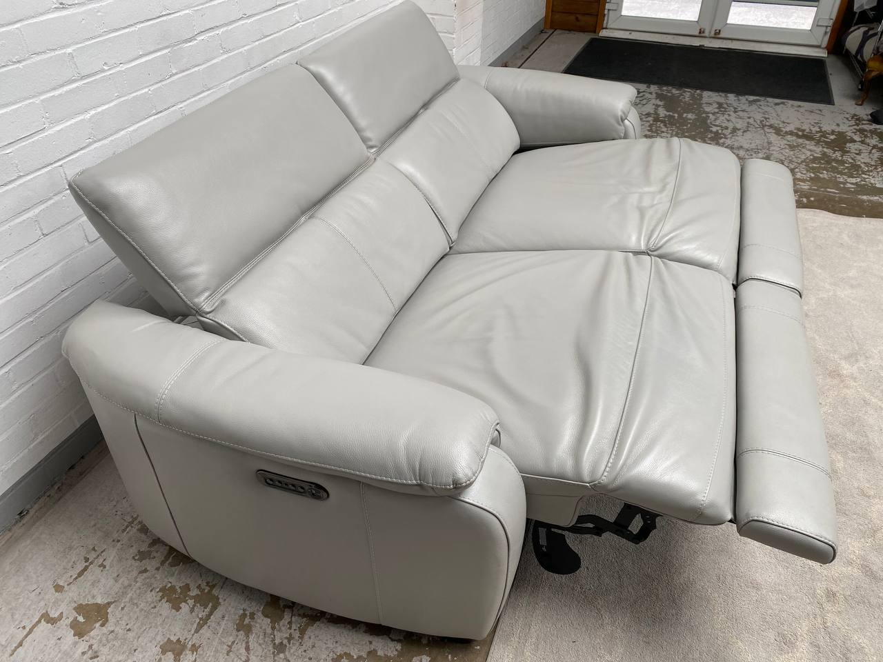 World of Leather Naomi Power Recliner 3 Seater Sofa.