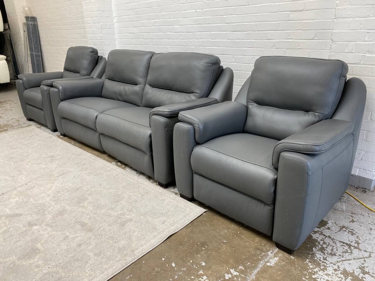 Avola Italia Living 3 seater sofa and armchair power recliner + static armchair